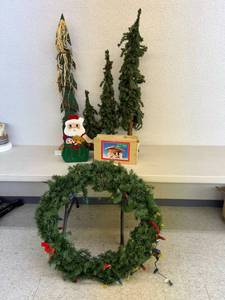 lot 255 image: Holiday Items