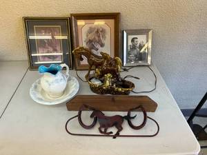 lot 262 image: Home Decor Lot