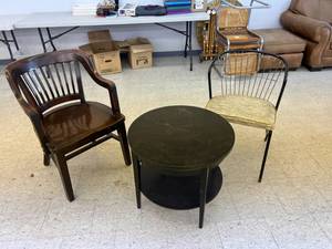 lot 267 image: Chairs & Round Table