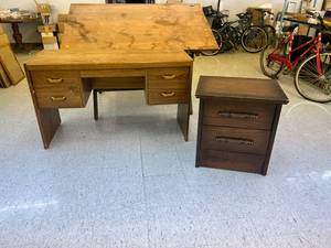 lot 272 image: Desk & End Table
