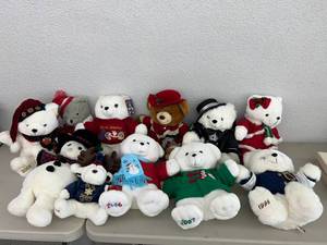 lot 275 image: Holiday Bears