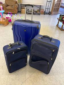 lot 276 image: Luggage