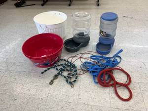 lot 283 image: Tubs & Pet Supplies