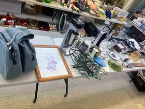 lot 288 image: Everything on Table