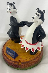lot 77 image: Hamms Beer Dancing Bears 2005 Limited Edition Figurine