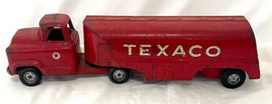 lot 7 image: Vintage Red Texaco Truck and Trailer by Buddy L