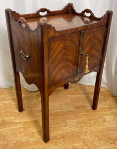 lot 85 image: Althorp Living History George III Mahogany Commode
