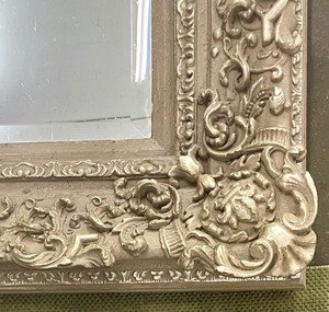 lot 114 image: Vintage Decorative Ornate Wall Mirror