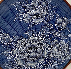 lot 71 image: Japanese Blue Floral Design Decorative Platter by MCI of Japan