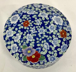 lot 60 image: Lovely Floral Trinket Box
