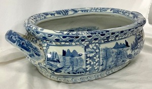 lot 126 image: Vintage Blue and White Porcelain Foot Bath Basin