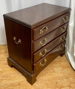 lot 155 image: Elegant Ethan Allen Petite Four Drawer Accent Table