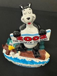 lot 56 image: Hamms Beer Bear 2002 Collectors Club Members Ceramic Plaque