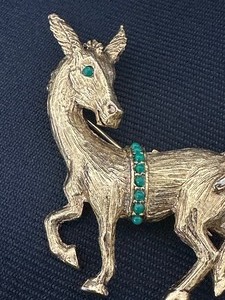 lot 52 image: Vintage Hob Donkey Gold Tone Brooch