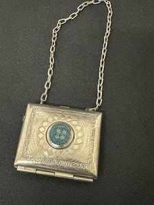 lot 55 image: Vintage Silver Tone Coin Purse