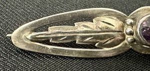 lot 67 image: Vintage Silver and Purple Faceted Rhinestone Brooch