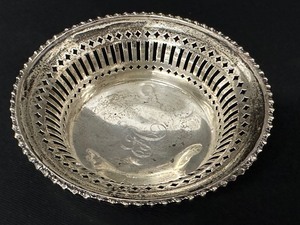 lot 26 image: Antique Sterling Silver Pierced Footed Dish