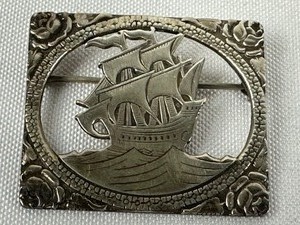 lot 152 image: Vintage Sterling Silver Boat Themed Brooch  Pin