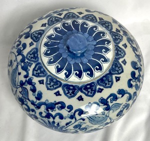 lot 169 image: Chien Lung Period Reproduction Pumpkin Jar