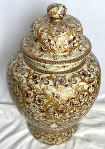 lot 137 image: Large and Luxurious Satsuma Style Lidded Urn