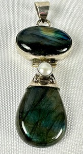 lot 206 image: Sterling and Labradorite Pendant