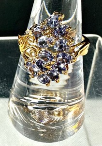 lot 216 image: 10k Tanzanite Cluster Ring