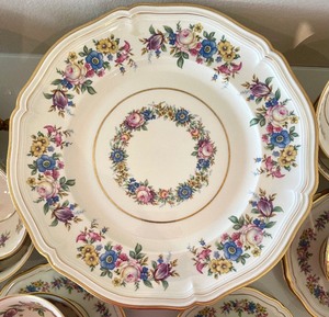 lot 221 image: Rosenthal Ellice China Grouping