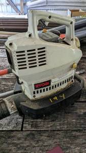lot 194 image: Ryobi gas leaf blower