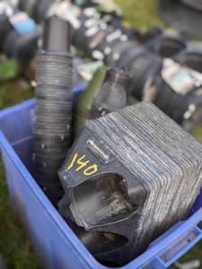 lot 140 image: Lot of 20 carrying trays and approximately 100-4 inch pots