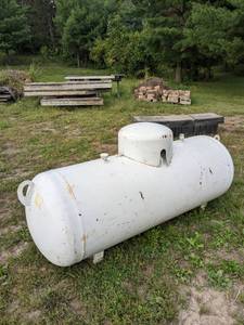 lot 162 image: 120 gallon Propane Tank