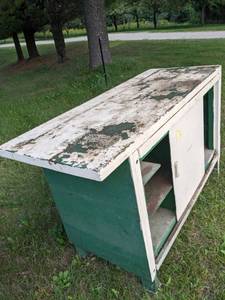 lot 174 image: Wood Work Bench