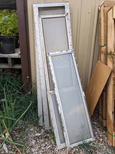 lot 178 image: Lot of 5 assorted camperfish house windows