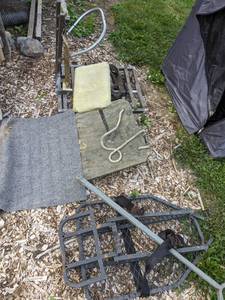 lot 182 image: Lot of 3 assorted deer treestands