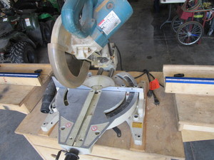 lot 14 image: Makita Cpd Miter Saw