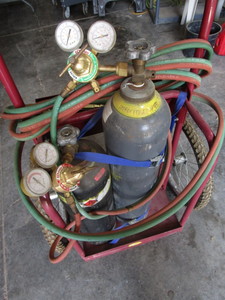 lot 16 image: Cutting Torches & Cart