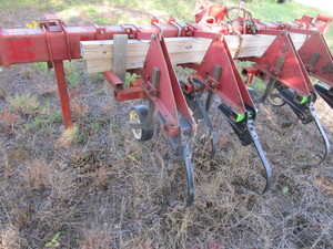 lot 29 image: Intl Cultivator Section