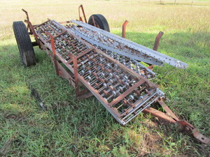 lot 33 image: Spreader Frame, Conveyor Sections