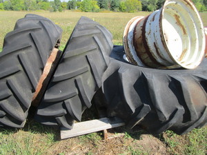 lot 39 image: Rims for Tractor Tires