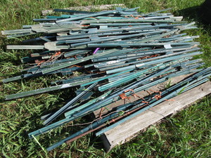 lot 41 image: Garden Posts