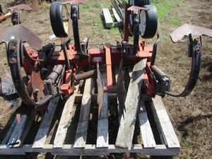 lot 58 image: Intl Cultivator Section