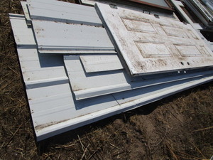 lot 82 image: Barn Tin & 3-0 Door