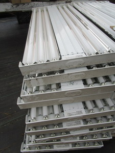 lot 95 image: Light Fixtures