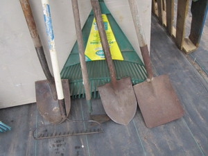 lot 100 image: Hand Tools