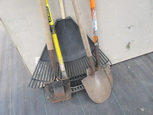 lot 111 image: Garden Tools