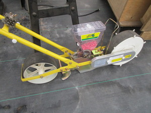 lot 115 image: Jang Manual Seeder