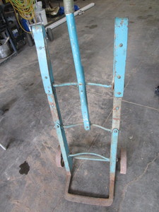 lot 121 image: Nutting Style Barrel Cart