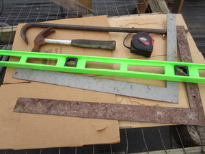 lot 141 image: Level, Pry Bars, Squares, Hammer