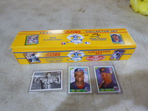 lot 40 image: 1990 Score Baseball Card Factory Set