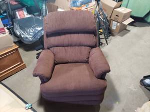 lot 156 image: Brown Recliner