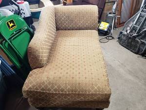 lot 1 image: Hand Crafted Clayton Marcus Chaise Lounge  Fainting Couch